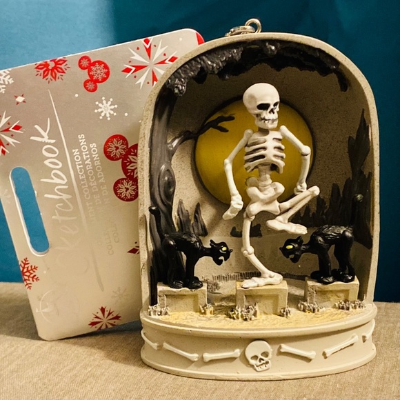 NWT Disney Skeleton Dance Silly Symphony Christmas Ornament Sketchbook NWT - Picture 3 of 6